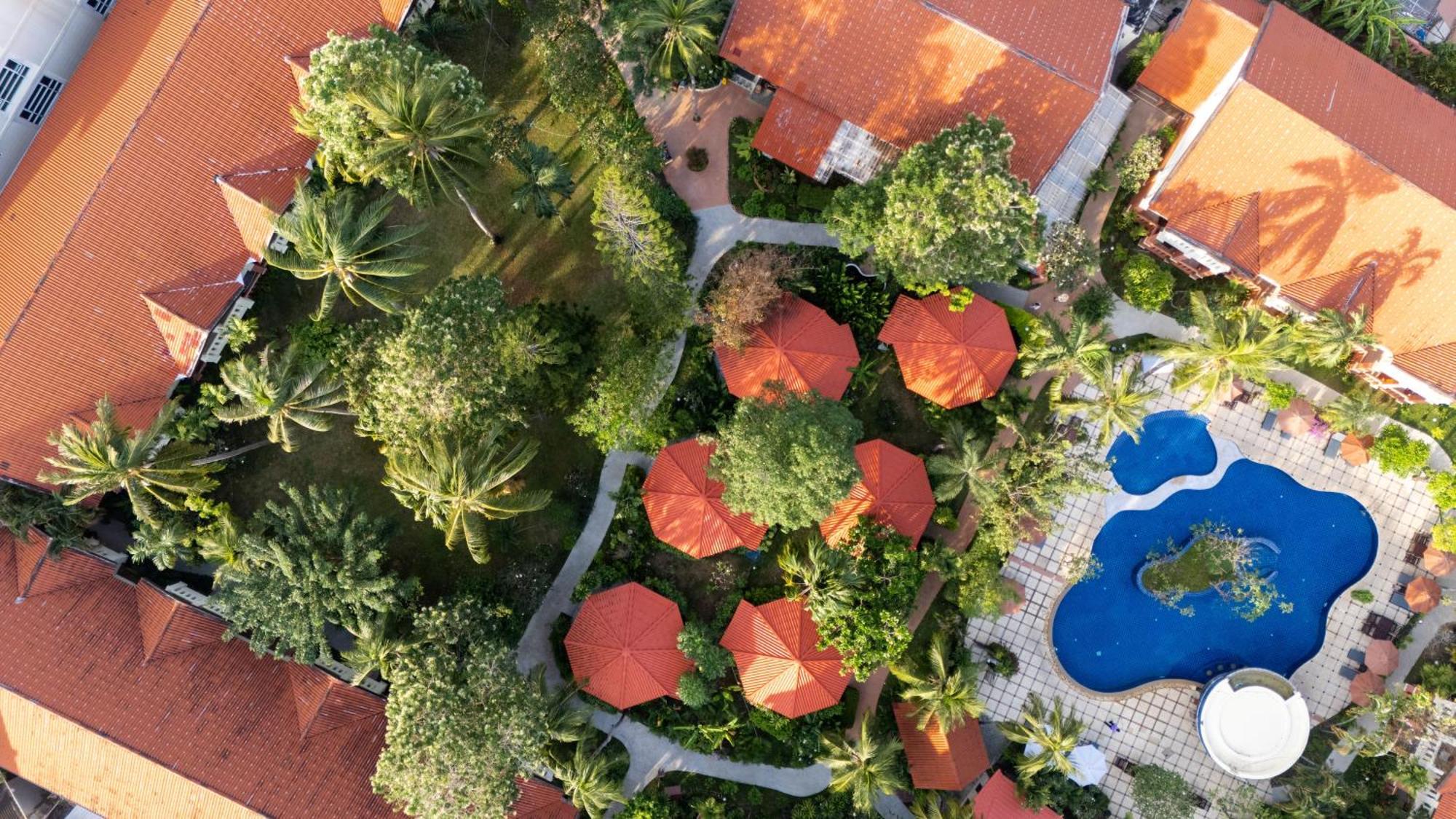 Phuket Leelavadee Hua Ting Resort Patong Exteriör bild