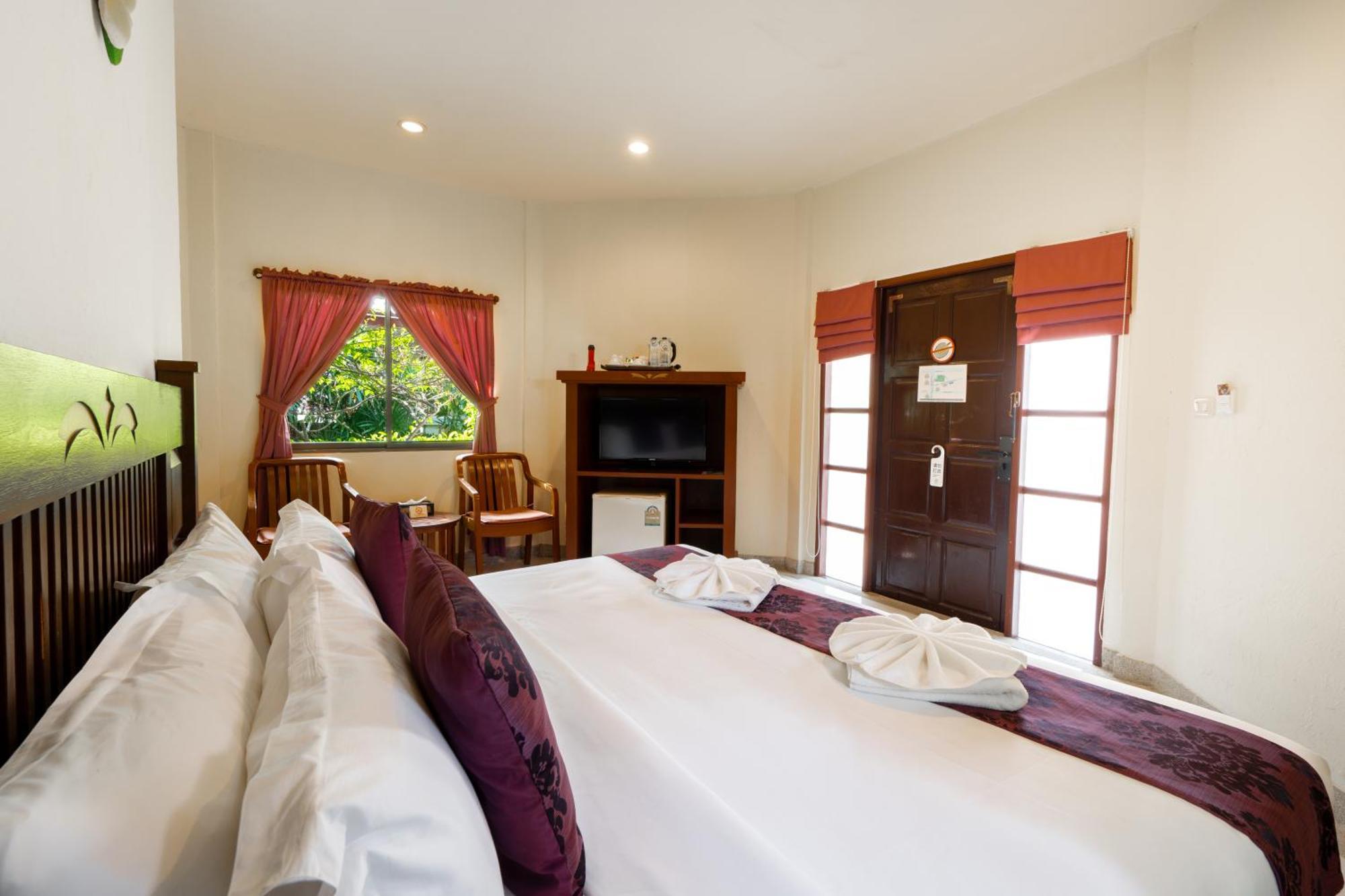 Phuket Leelavadee Hua Ting Resort Patong Exteriör bild