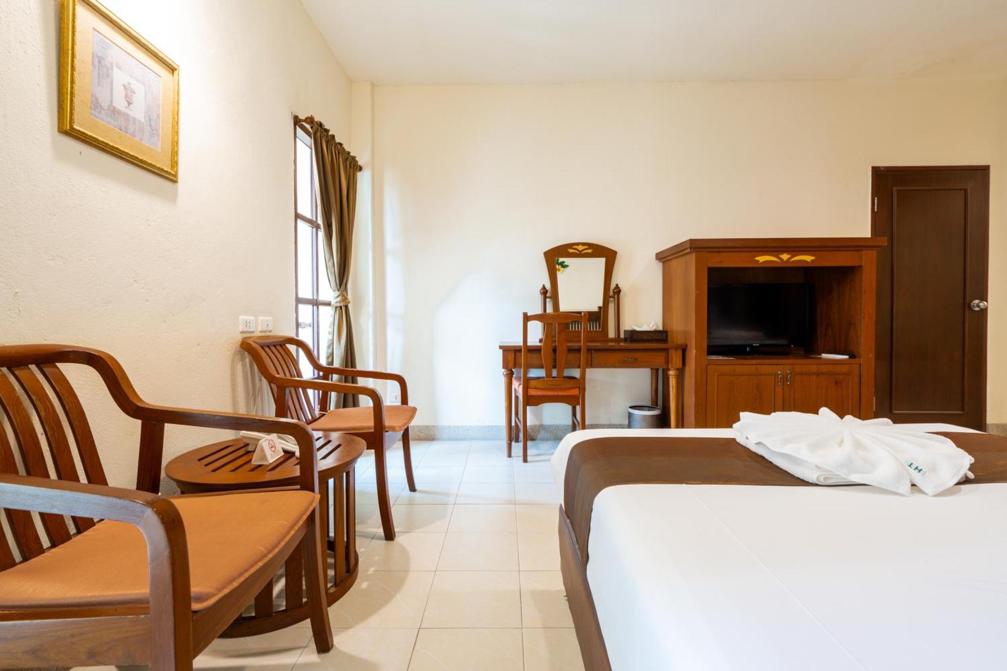 Phuket Leelavadee Hua Ting Resort Patong Exteriör bild