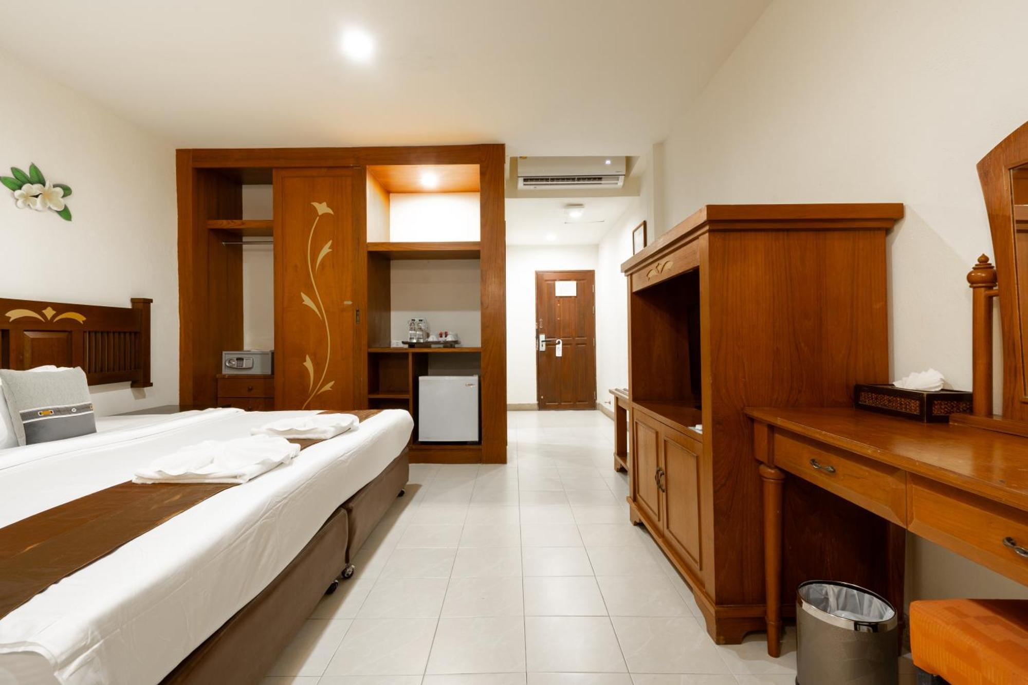 Phuket Leelavadee Hua Ting Resort Patong Exteriör bild