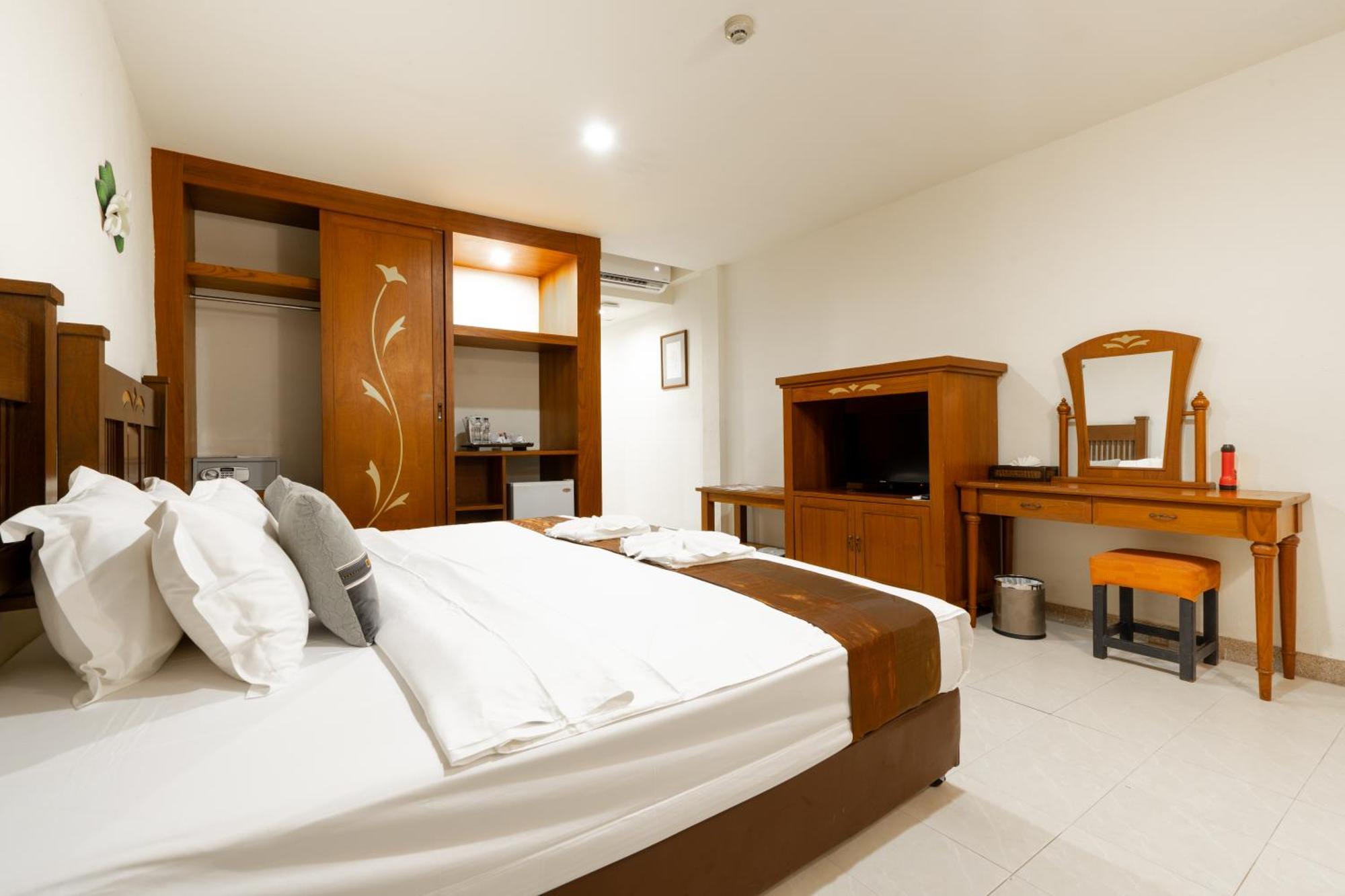 Phuket Leelavadee Hua Ting Resort Patong Exteriör bild