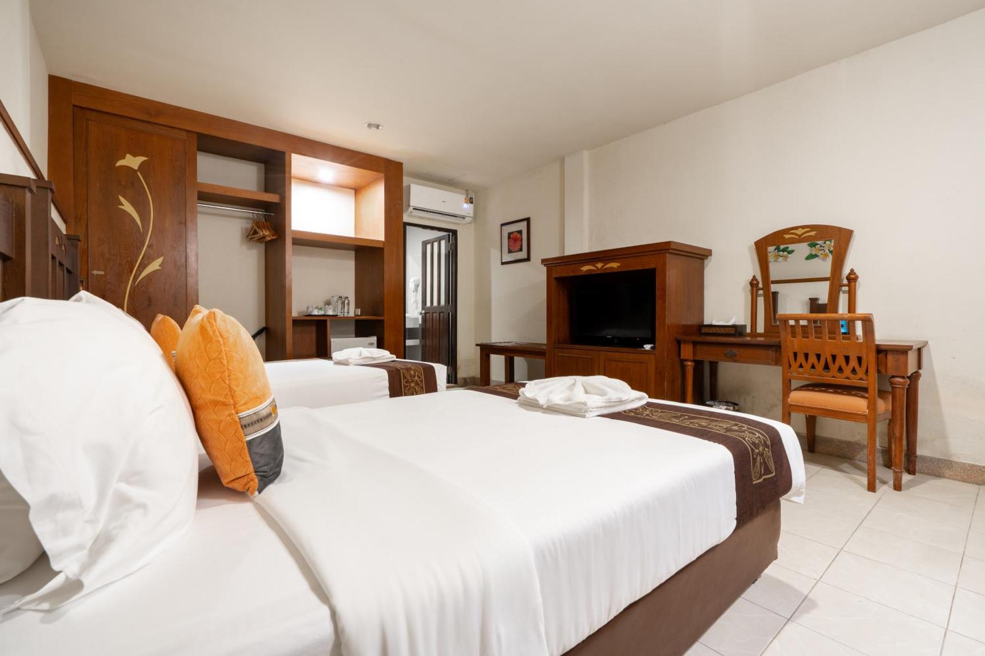 Phuket Leelavadee Hua Ting Resort Patong Exteriör bild